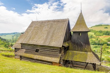 Brezany köyü, Slovakya 'daki Aziz Luke Evangelist' in tahta kilisesine bakın.