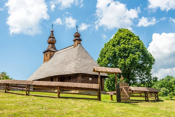 View Wooden Church Basil Den Store Byn Hrabova Roztoka Slovakien — Stockfoto