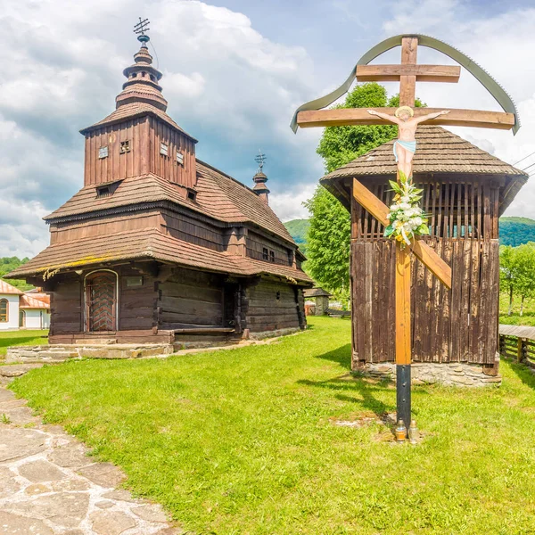 Uitzicht Houten Kerk Van Sint Michael Aartsengel Dorp Topola Slowakije — Stockfoto