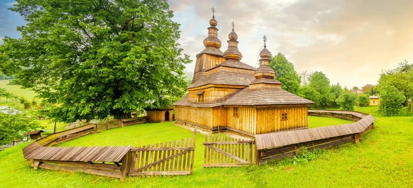 Panoramatický Pohled Dřevěný Kostel Ochrany Panny Marie Obci Mirola Slovensko — Stock fotografie