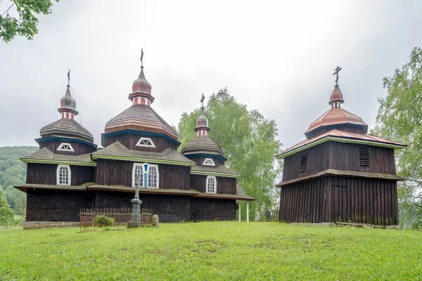 Вид Дерев Яну Церкву Пресвятої Богородиці Селі Нижній Комарник Словаччина — стокове фото