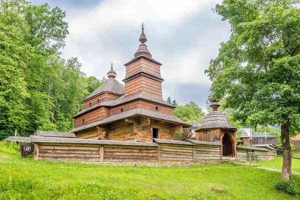 Vista Iglesia Madera Iglesia San Nicolás Mikulasova Bardejovske Kupele Ciudad — Foto de Stock