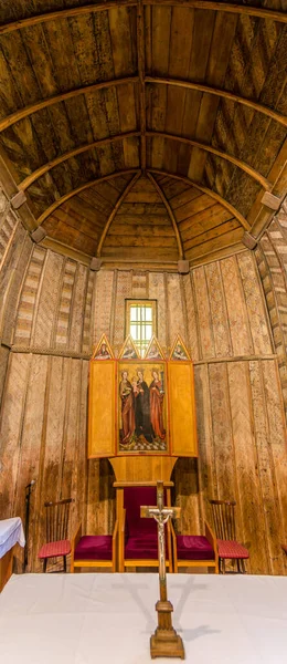 Hervartov Slovakia 6月10 2020 ヘルヴァトフのアッシジの聖フランシスの木造教会の内部を表示します 寺院は15世紀に建てられました — ストック写真