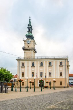 Kezmarok - Slovakya sokaklarındaki belediye binasına bakın