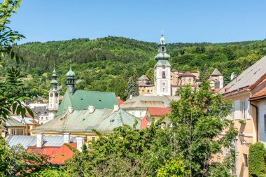 Banska Stiavnica - Slovakya 'daki evlerin çatılarına bak