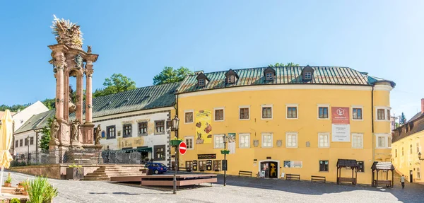 Banska Stiavnica Eslovaquia Julio 2020 Vista Panorámica Plaza Santísima Trinidad —  Fotos de Stock