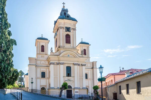 Banska Stiavnicaの祝福された聖母マリアの教会での眺め スロバキア — ストック写真