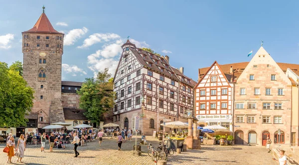 Nuremberg Alemania Agosto 2020 Lugar Con Torre Tiergartner Nuremberg Nuremberg — Foto de Stock