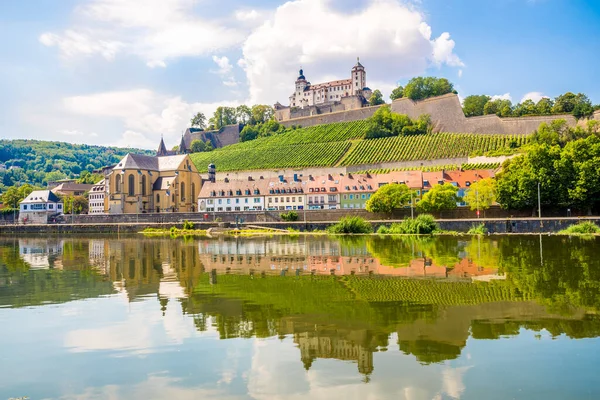 Uitzicht Oever Van Main Met Marienberg Castle Bukard Kerk Wurzburg — Stockfoto