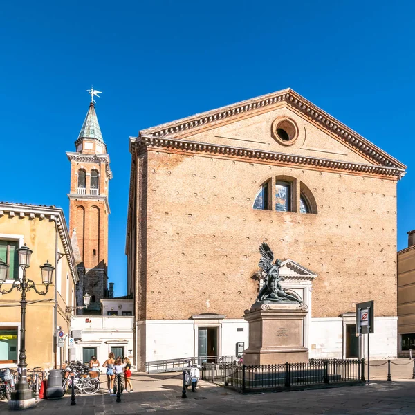 Chioggia イタリア 2020年9月1日 チオジアの聖ヤコブ教会をご覧ください Chioggiaはヴェネツィアのラグーンへの南の入り口にある小さな島に位置しています — ストック写真