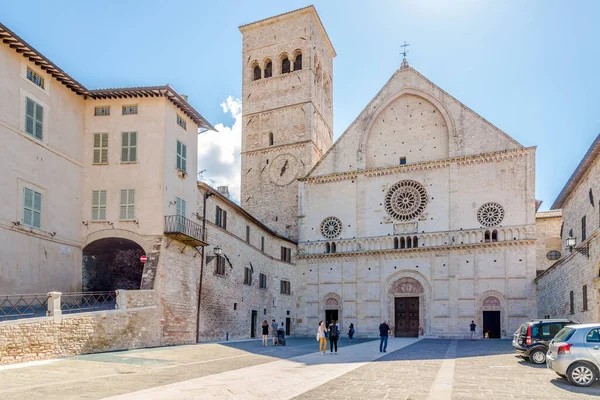 意大利援助社 2020年9月3日 阿西西西的圣鲁菲诺大教堂观景 Assisi是意大利Umbria地区佩鲁贾省的一个城镇 — 图库照片