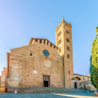 İtalya 'da Siena sokaklarındaki Servi Bazilikası' na bakın.