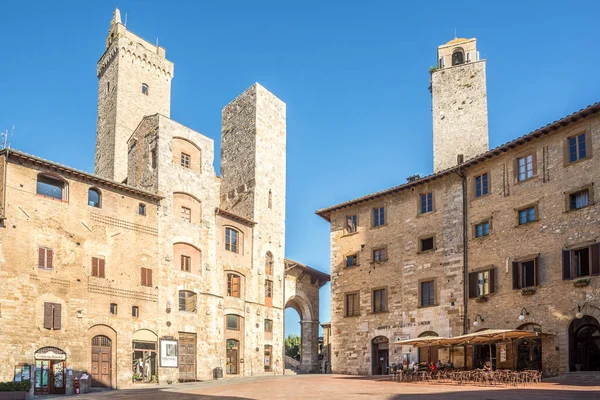 圣吉米加诺 意大利 2020年9月6日 在圣吉米尼亚诺的西斯特纳 圣吉米尼亚诺 San Gimignano San Gimignano 是位于锡耶纳省托斯卡纳的一座中世纪小城 — 图库照片