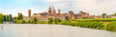 Mantova (Mantua), İtalya 'nın güneyinde yer alan bir şehirdir.