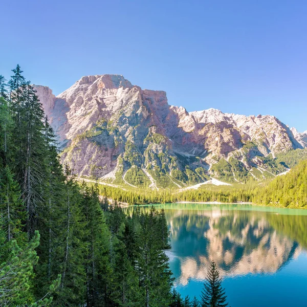 Vista Naturaleza Montañosa Junto Lago Braies Tirol Del Sur Italia — Foto de Stock