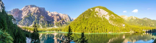 Vista Panorámica Naturaleza Montañosa Con Lago Braies Tirol Del Sur —  Fotos de Stock