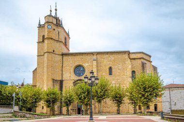İspanya 'da Irun sokaklarındaki Andre Maria Kilisesi' ne bakın.