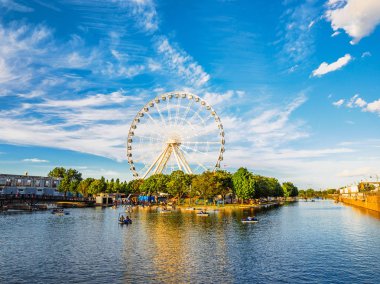 Montreal eski şehir Sahil Parkı eğlence mekanı ile
