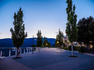 Kelowna, BC Okanagan Gölü sahil boyunca mesire