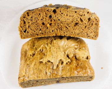 Ev yapımı fıstık ezmesi ekmek