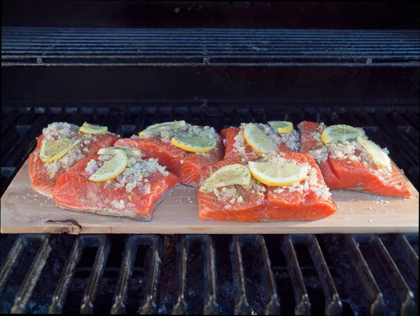 Cedar plank salmon — Stock Photo, Image