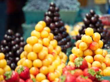 Piyasada meyve ve meyveler