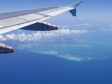 Havadaki tropikal ada