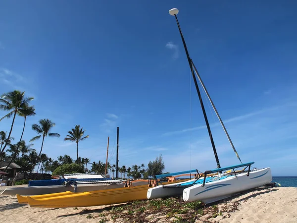 Barcos de recreo en la playa — Foto de Stock