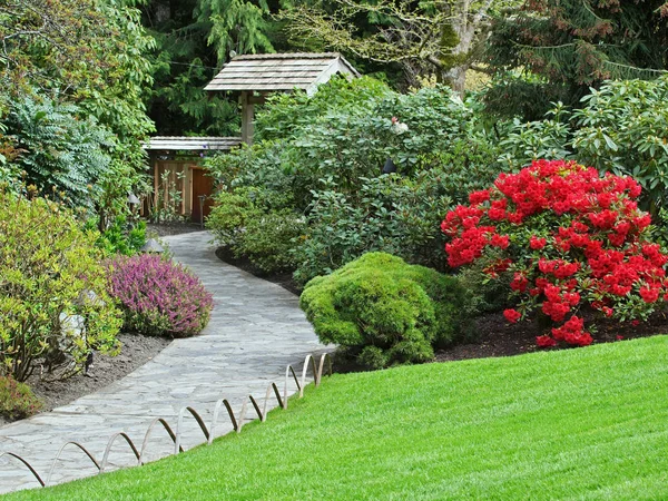 Walkway in the park — Stock Photo, Image