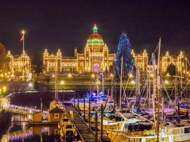 Victoria BC iç Limanı Noel ve yeni Y aydınlatılmış
