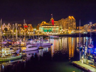 Victoria BC iç Limanı Noel ve yeni Y aydınlatılmış