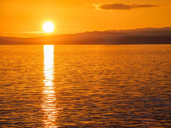 Puesta de sol en el rompeolas de Ogden Point, Victoria BC — Foto de Stock