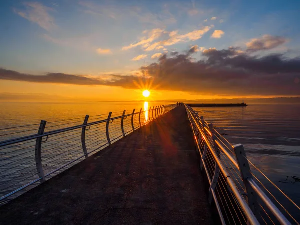 Puesta de sol en el rompeolas de Ogden Point, Victoria BC — Foto de Stock