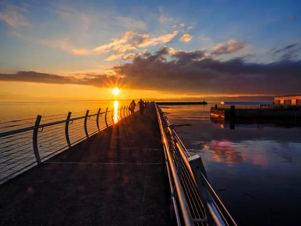 Sonnenuntergang am Ogden Point Wellenbrecher, Victoria Bc — Stockfoto