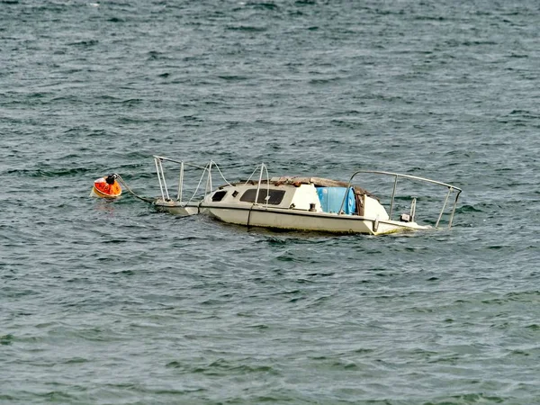 Barco hundido —  Fotos de Stock