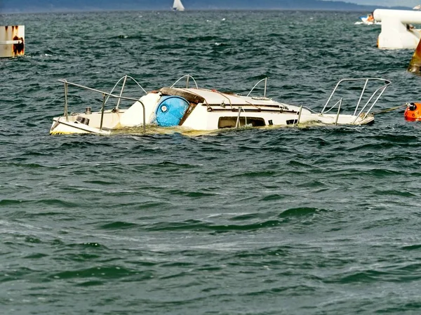 Barco hundido —  Fotos de Stock