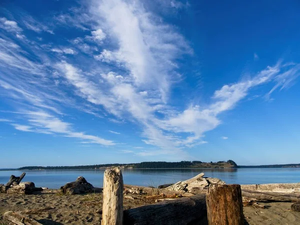 Grote Hemel Boven Island View Beach Vancouver Island Driftwood Verspreid — Stockfoto