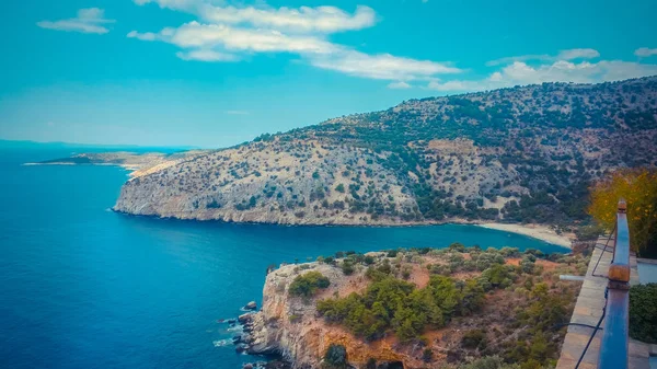 Gündüz güzel deniz ve ada manzarası