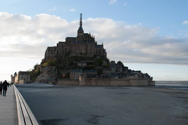 Vista Panorámica Del Solitario Castillo Europeo Durante Día —  Fotos de Stock