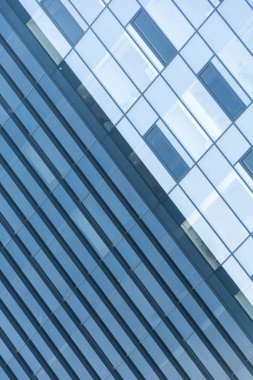 Gündüz vakti modern bina pencereleri 