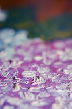 Bulanık boyanmış çiçeklerle soyut arkaplan