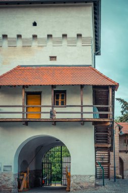 Gündüz vakti eski bir kale