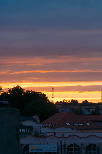 Vyhlídkové Zobrazení Starých Městských Budov Pod Oblačným Nebem Době Západu — Stock fotografie