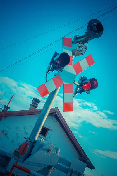 Järnvägs Plankorsning Blå Himmel Bakgrund — Stockfoto