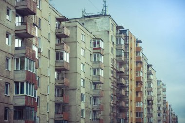 Eski apartman bloklarının dışı