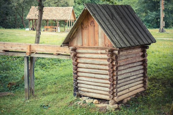 Pozzo Legno Nel Bosco — Foto Stock