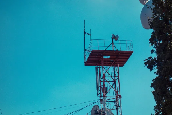 Radio Věž Modrém Pozadí Oblohy — Stock fotografie