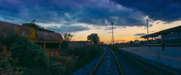 Oldtimer Bahnhof Bei Sonnenaufgang — Stockfoto