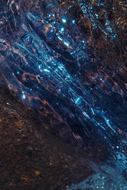 Bir nehrin su dokusu, yakın çekim.