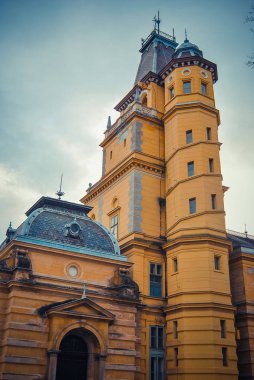 Gündüz yaşlı malikane